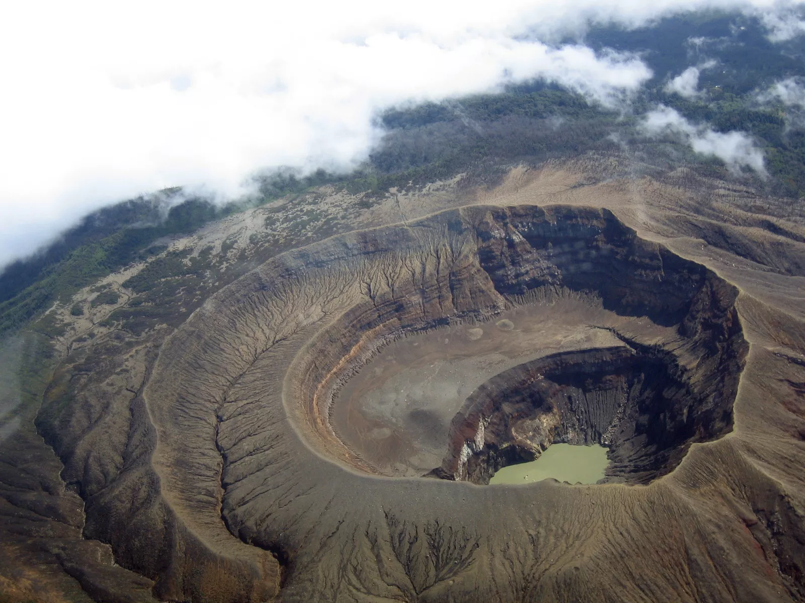 A photograph of Santa Ana volcano. 